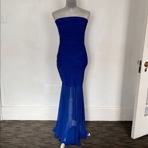 Sleeveless body con evening dress